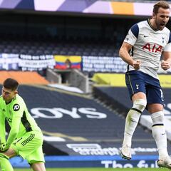 Kane y Son se divierten ante Bielsa