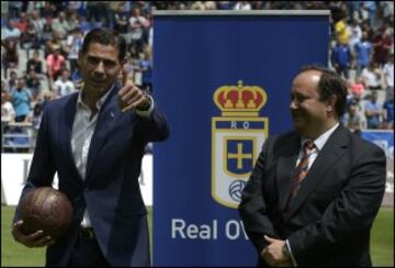 Fernando Hierro durante su presentación como nuevo entrenador del Real Oviedo en junio de 2016.
 
