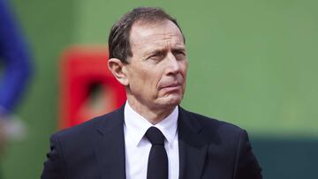 "Hay que reflexionar, son entradas durísimas, el VAR tiene que intervenir..."