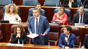 (Foto de ARCHIVO)
El consejero de Vivienda, Transportes e infraestructuras, Jorge Rodrigo, interviene durante un pleno en la Asamblea de Madrid, a 7 de noviembre de 2024, en Madrid (Espav±a). La Asamblea de Madrid acoge un Pleno en el que se pone a prueba la unidad polv?tica de los partidos tras la destrucciv=n de la DANA en Comunidad Valenciana y Castilla-La Mancha y al que no ha acudido la diputada de Mv°s Madrid Loreto Arenillas, cesada de sus cargos orgv°nicos hace unas semanas tras ser acusada de haber "mediado" con una vv?ctima de los presuntos abusos sexuales del exportavoz de Sumar. La sesiv=n plenaria ha comenzado con un minuto de silencio por las vv?ctimas de la DANA.
Marta Fernández / Europa Press
07 NOVIEMBRE 2024;PLENO;ASAMBLEA;DANA;DEBATE;MvÅS MADRID
07/11/2024