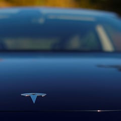 Tesla retira casi 300.000 coches