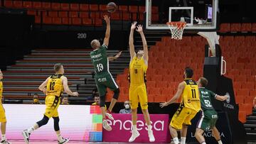 Tenerife y Unicaja, durante el partido