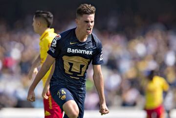 Canterano de Pumas, se mantuvo durante año y medio con los felinos y emigró al fútbol de Europa gracias a que contaba con pasaporte comunitario, a invitación de un amigo de su padre. Militó en el De Treffers de la tercera división de los Países Bajos, club con el que jugó cuatro años y fue campeón goleador en la temporada 2015-15. Intentó con el Roda JC de la Eredivisie pero nunca logró jugar. Regresó a Pumas para el Apertura 2016 pero ante la poca actividad, ahora es parte del Atlético de San Luis del Ascenso MX.