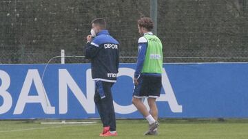 Keko no completó el entrenamiento del Deportivo por unas molestias