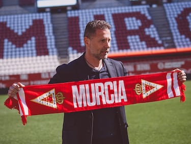 El recuerdo de un Valencia campeón, en el Villarreal B-Real Murcia