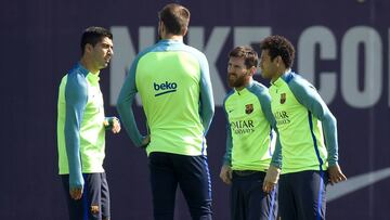 Sonrisas de Luis Enrique en el entrenamiento del Barcelona