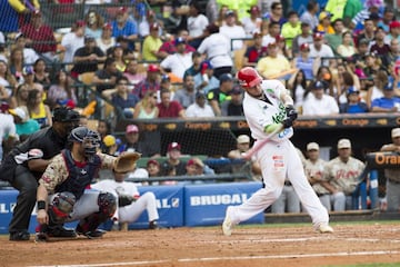 Por muchos años, Sebastían Valle intentó establecerse en las Grandes Ligas sin encontrar éxito. Referente en la selección nacional regresó el año pasado al béisbol de verano en México con los Leones de Yucatán. Esta campaña de la Liga Mexicana del Pacífico, Valle jugó con Cañeros de Los Mochis y para la postemporada reforzó a los Tigres de Licey quienes no pudieron avanzar a la Serie del Caribe.