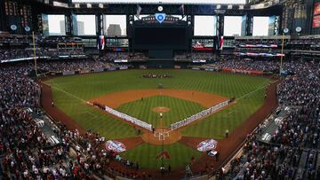 PHOENIX, AZ - APRIL 04: General view of the national anthem as the Arizona Diamondbacks and Colorado Rockies stand attended before the MLB opening day game at Chase Field on April 4, 2016 in Phoenix, Arizona. Christian Petersen/Getty Images/AFP
== FOR NEWSPAPERS, INTERNET, TELCOS & TELEVISION USE ONLY ==