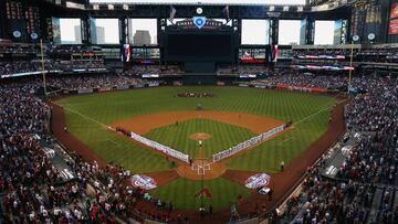 PHOENIX, AZ - APRIL 04: General view of the national anthem as the Arizona Diamondbacks and Colorado Rockies stand attended before the MLB opening day game at Chase Field on April 4, 2016 in Phoenix, Arizona.   Christian Petersen/Getty Images/AFP
 == FOR NEWSPAPERS, INTERNET, TELCOS &amp; TELEVISION USE ONLY ==