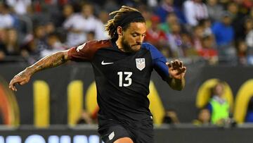 La esposa de Jermaine Jones interpuso una orden de restricci&oacute;n sobre el ex seleccionado de Estados Unidos y Alemania por acoso durante el divorcio.