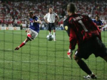 Francia - Inglaterra 2004 Francia se llevó el partido en el tiempo de descuento ante Inglaterra. Zidane no falló desde los once metros. penalti