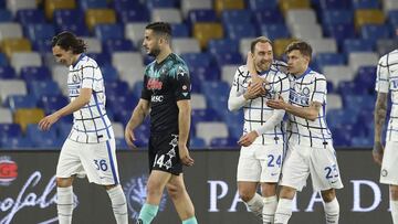 El N¨¢poles ralentiza la carrera del Inter