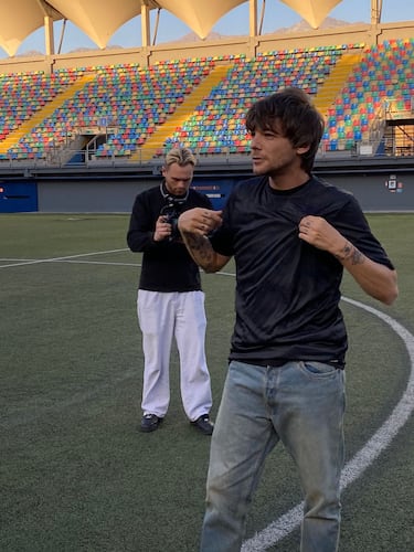 Ex vocalista de One Direction luce camiseta de equipo chileno y enciende las redes