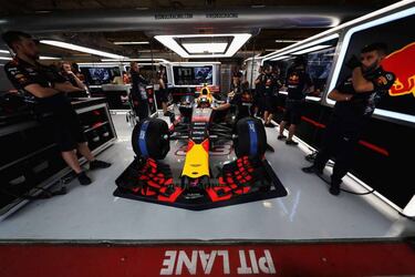 Max Verstappen signs contract extension with Red Bull