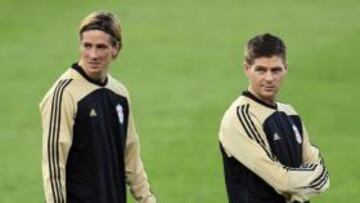Torres y Gerrard entrenando.