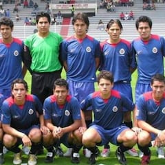 10 fotos inéditas de Carlos Vela: Chivas, moda y Europa