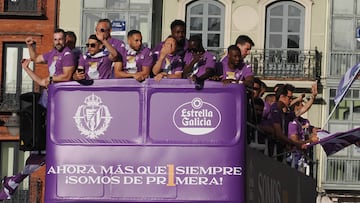 27/05/24 VALLADOLID
CELEBRACION ASCENSO PRIMERA DIVISION ALEGRIA AFICIONADOS SEGUIDORES AUTOBUS AUTOCAR