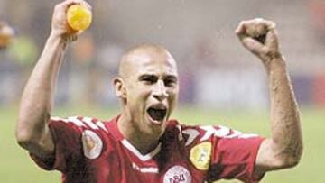 <b>ELOGIO DE GOLEADOR. </b>El sueco Larsson, con la camiseta de Dinamarca.
