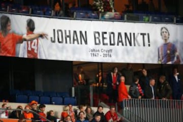 Holanda homenajeó a Cruyff.