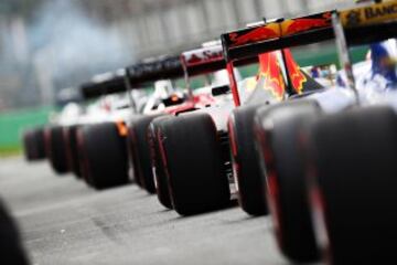 Vista de la hilera de coches durante la clasificación del GP de Australia.