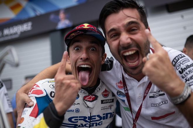 Marc Márquez y Michele Masini, director deportivo de Gresini en MotoGP.