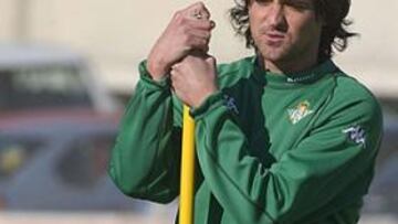 <b>A LA ESPERA. </B>Tote se ha entrenado en solitario a la espera de su marcha definitiva al Málaga.