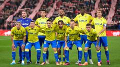 BILBAO, SPAIN - FEBRUARY 03: Players of Cadiz CF line up for a team photo prior to the LaLiga Santander match between Athletic Club and Cadiz CF at San Mames Stadium on February 03, 2023 in Bilbao, Spain. (Photo by Ion Alcoba/Quality Sport Images/Getty Images)