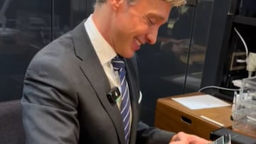 Acude a la joyería a tasar el regalo que le hizo el exnovio de su pareja y le comunican que es de oro y diamantes y que le ha tocado la lotería