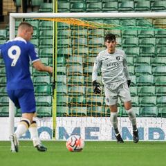 ¿Vicente Reyes a un equipo chileno? Esto contestó el meta del Norwich