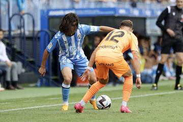 Álex Calvo encara a Javi Vázquez.