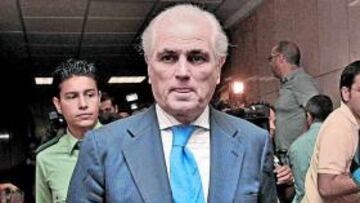 <b>EN EL JUZGADO. </b>Ramón Calderón, Luis Bárcenas y Nanín, llegando al Juzgado de Instrucción.