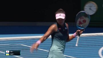 Osaka tuvo dos rivales: ¡le atacó un bicho en pleno partido!