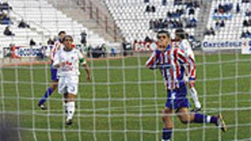 <b>EN RACHA</B>. Villa fue el revulsivo del último encuentro y hoy ocupará un puesto en el once titular.