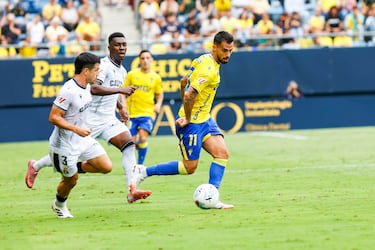 Aprobados y suspensos del Cádiz: el liderato se escapa 