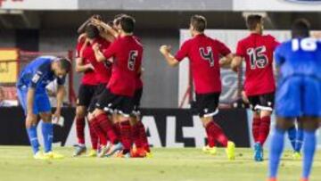 Los jugadores del Mallorca celebran el segundo tanto.