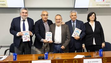 Jos¨¦ Manuel Rodr¨ªguez Uribes, Alejandro Blanco, Alfredo Rela?o, Juan Antonio Samaranch y Lola Cruz (Espasa).