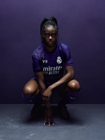 La nueva camiseta del club blanco, la cuarta para esta camapaña, ha sido presentada través de los diferentes perfiles de redes sociales del Real Madrid. Bellingham ha sido la cara principal para la presentación. El color de la elástica será el morado, uno de los colores característicos merengues.