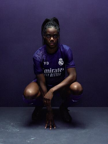 La nueva camiseta del club blanco, la cuarta para esta camapaña, ha sido presentada través de los diferentes perfiles de redes sociales del Real Madrid. Bellingham ha sido la cara principal para la presentación. El color de la elástica será el morado, uno de los colores característicos merengues.