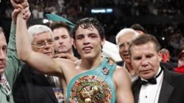 El mexicano Julio César Chávez Jr. revalidó en Houston el título de campeón de peso mediano (CMB) conquistado el 4 de junio ante el alemán Sebastian Zbik en Los Ángeles.