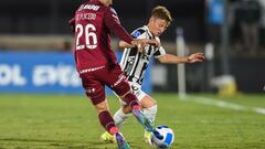 Argentina's Lanus Leonel Di Placido (L) and Uruguay's Wanderers Bruno Veglio vie for the ball during their Copa Sudamericana group stage football match at the Centenario stadium in Montevideo, on April 28, 2022. (Photo by DANTE FERNANDEZ / AFP)