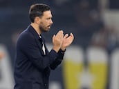 Davide golpea con fuerza