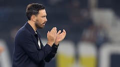 Davide golpea con fuerza