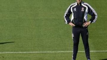 Mourinho siguió de cerca a Pedro León.