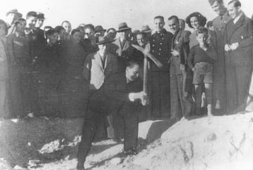 October 1944, Santiago Bernabéu places the first stone in the new stadium, then known as the Nuevo Estadio de Chamartín.