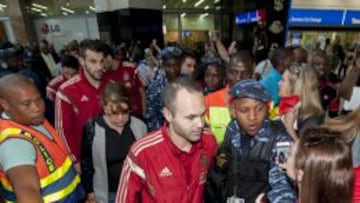 La delegación española llegó encabeza por Andrés Iniesta, el autor del gol que dio el Mundial 2010 a España.