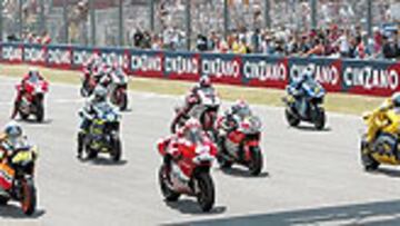 Parrillas de tres en la salida de MotoGP