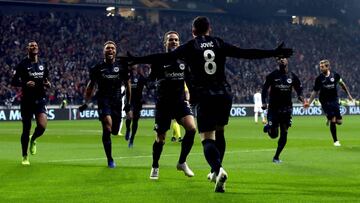 FRANKFURT AM MAIN, GERMANY - NOVEMBER 29: Luka Jovic of Eintracht Frankfurt celebrates after scoring his team&#039;s first goal with his team mates during the UEFA Europa League Group H match between Eintracht Frankfurt and Olympique de Marseille at Comme