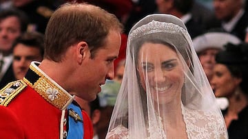 El pr&iacute;nicpe Guillermo y Kate Middleton el d&iacute;a de su boda.