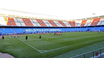 Panorámica del regreso del Atlético de Madrid a un entrenamiento en el Vicente Calderón esta semana.