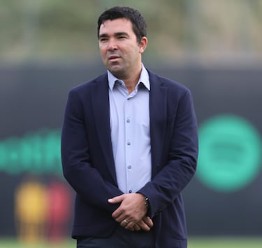 Deco: "Traer a un compatriota me hace muy feliz. Nos trae experiencia y calidad. Estábamos buscando un jugador para el lateral derecho. Con él seremos un equipo más competitivo. Si no hubiera hecho un esfuerzo no podría estar hoy aquí".